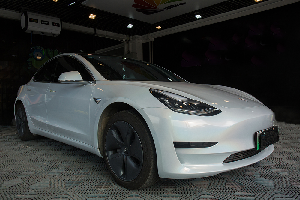 七彩镭射白×特斯拉