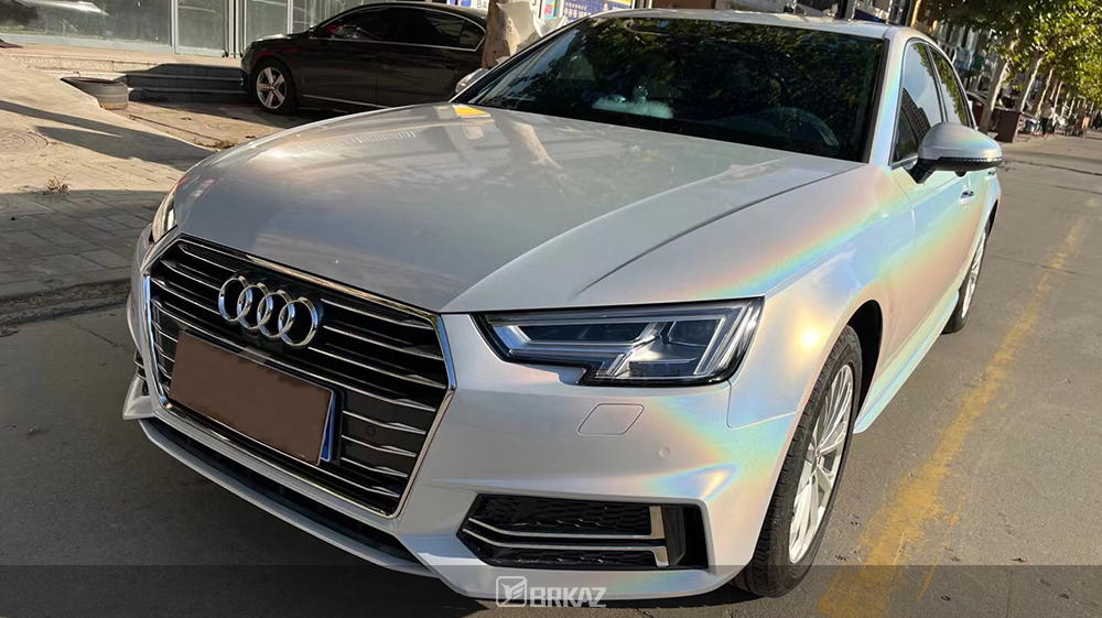七彩镭射白×奥迪 A4L