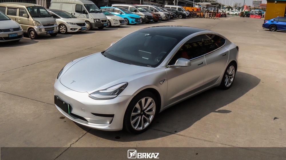  电光金属银×特拉斯